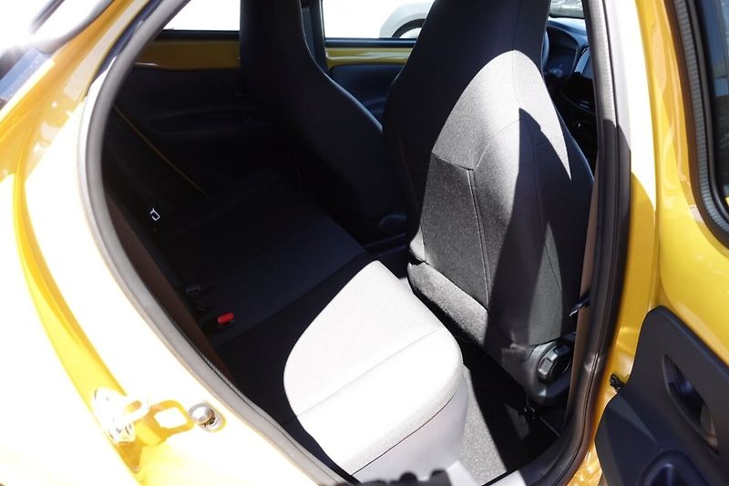 Toyota Aygo 1,5 HEV GR SPORT - fotka 13 z 33