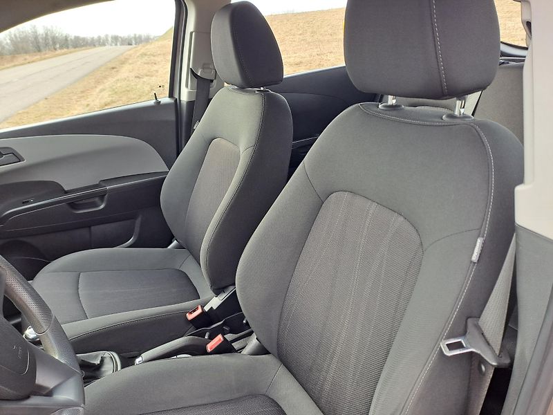 Chevrolet Aveo (2013) 1.2 1.MAJITEL 2xKOLA, SERVISKA - fotka 11 z 29