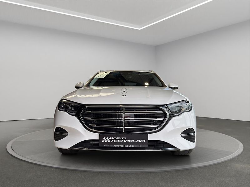 Mercedes-Benz Třídy E (2025) E 300 de 4MATIC kombi - fotka 2 z 22