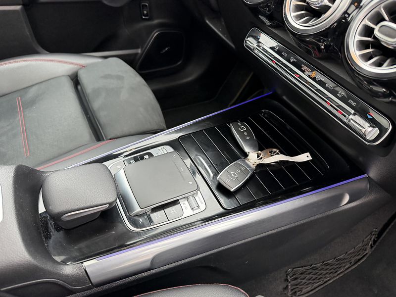 Mercedes-Benz GLB 250 165kW 4MATIC AMG LINE  - fotka 18 z 25