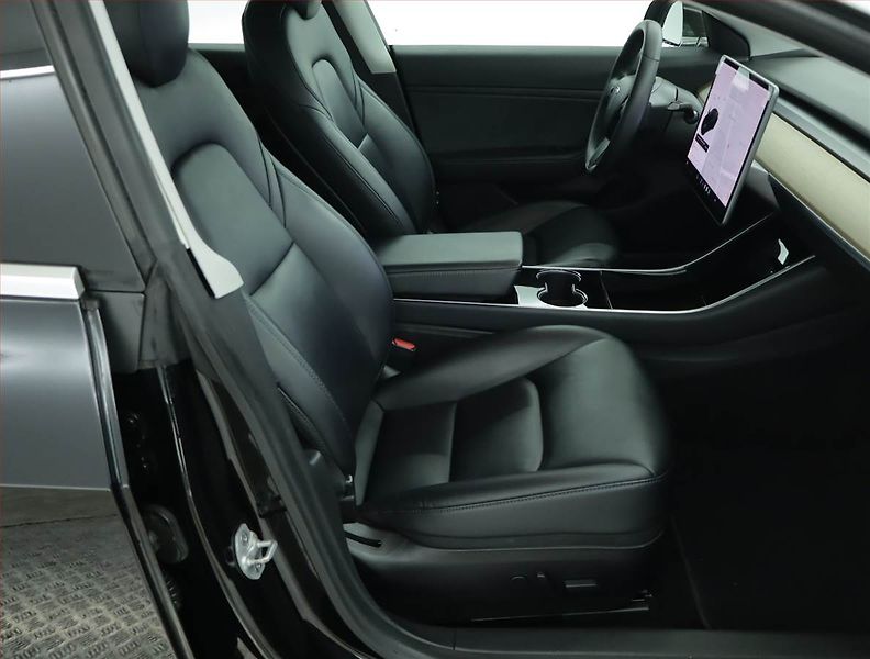 Tesla Model 3 (2019) Long Range 4WD 78kWh - fotka 9 z 21