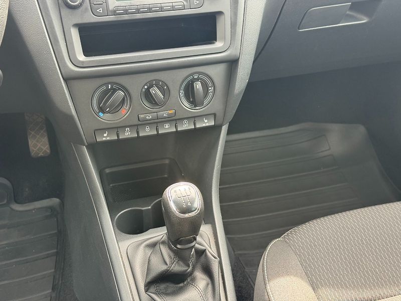 Škoda Rapid (2013) Ambition 1.2 TSI 63kW - fotka 20 z 36
