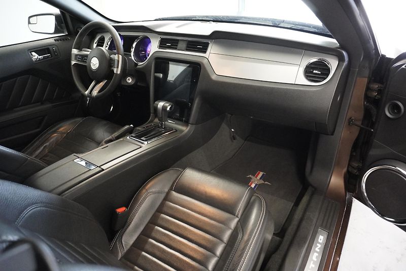 Ford Mustang 3.7i V6 TOP STAV a SERVIS - fotka 26 z 38