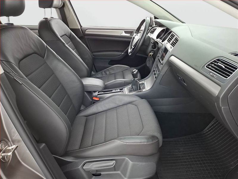 Volkswagen Golf (2015) Comfortline 1.6 TDI, ČR,1.maj - fotka 9 z 15