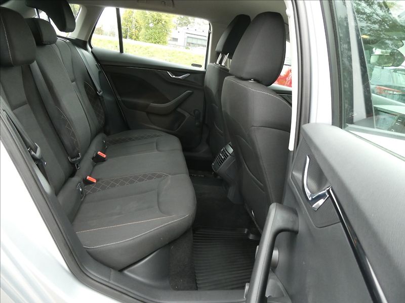 Škoda Scala 1,0 TSi 70kW ČR, DPH, klima - fotka 27 z 38