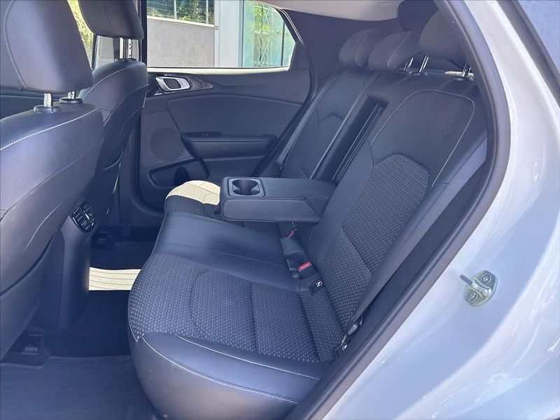 Kia XCeed 1,5 TGDi TOP ZÁRUKA KAMERA NAV - fotka 12 z 43