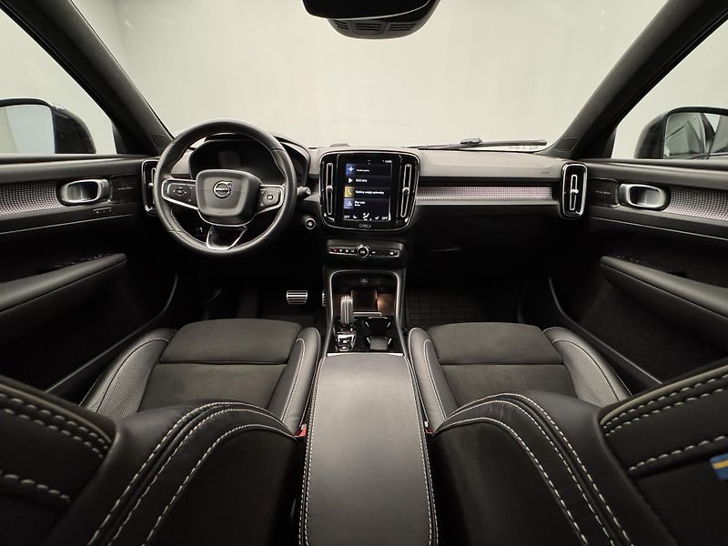 Volvo XC40 B4 AWD INSCRIPTION AUT  - fotka 2 z 51
