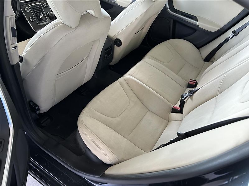 Volvo S60 1,6   D2,84kW - fotka 20 z 22