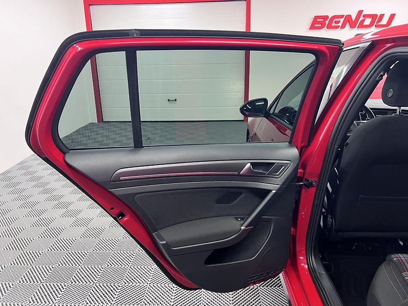 Volkswagen Golf GTI Performance 180 kW - fotka 16 z 50