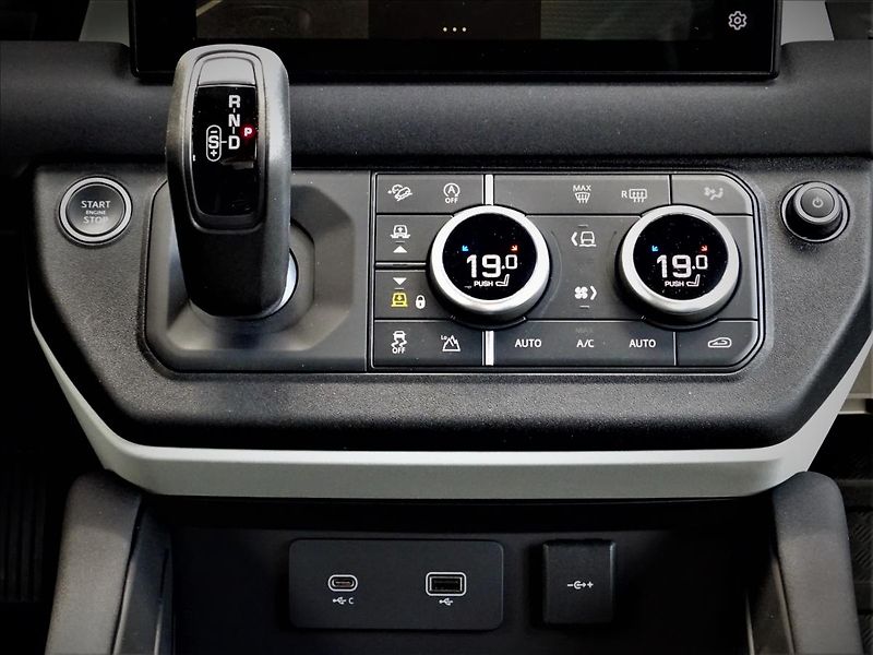 Land Rover Defender (2026) 110 D200 S * - fotka 10 z 18