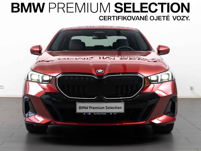 BMW Řada 5 520d xDrive - fotka 2 z 23