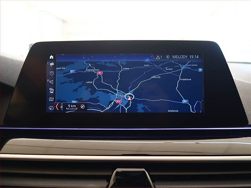 BMW Řada 5 (2019) 520d xDrive, 4X4, Automat - fotka 17 z 19