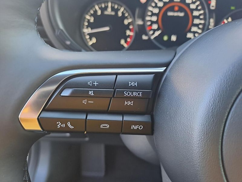 Mazda 3 2.5L e-SKYACTIV G 103 kW - fotka 11 z 20