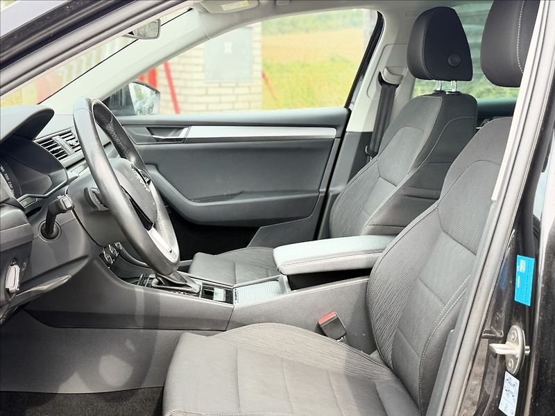 Škoda Superb 2,0 140kW DSG NAVI EL.KUFR - fotka 9 z 34