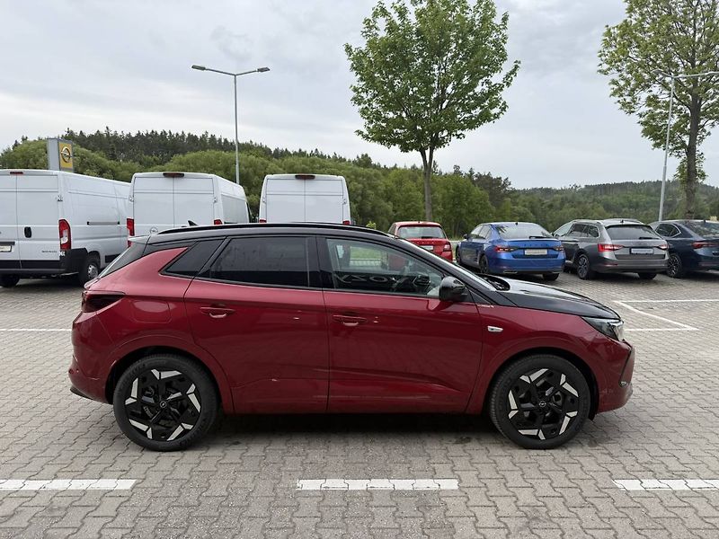 Opel Grandland GSe Plug In Hybrid 1.6 TURBO 4 - fotka 6 z 27