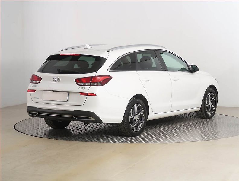 Hyundai i30 (2021) Family 1.6 CRDi, Serv.kniha - fotka 5 z 18