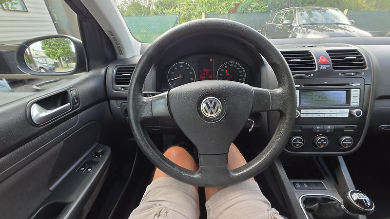 Volkswagen Golf 1.4 TRENDLINE  59KW - fotka 28 z 35