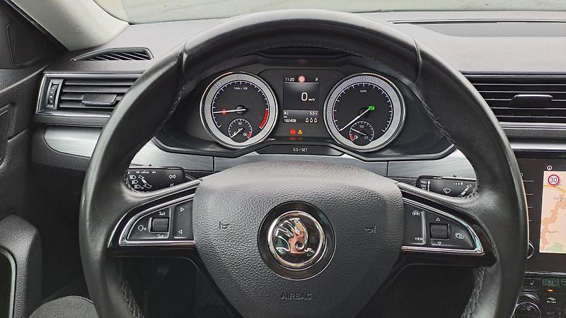 Škoda Superb 1.6 CRTDI DSG Comfort+Panorama - fotka 26 z 32