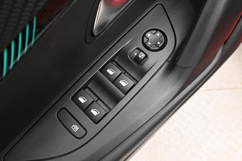 Peugeot 2008 1,2 96 kW PureTech EAT8 Záruka - fotka 25 z 30