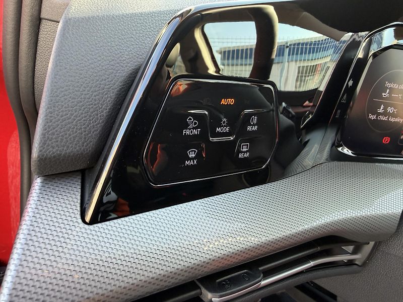 Volkswagen Golf TSi/110kW - STYLE,Webasto,H&K - fotka 18 z 80
