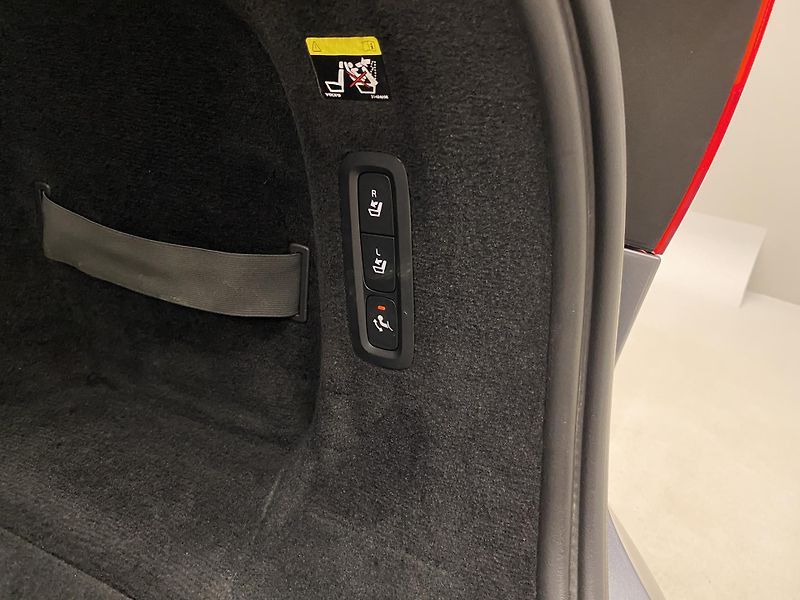 Volvo V90 D5 AWD INSCRIPTION AUT CZ - fotka 31 z 50