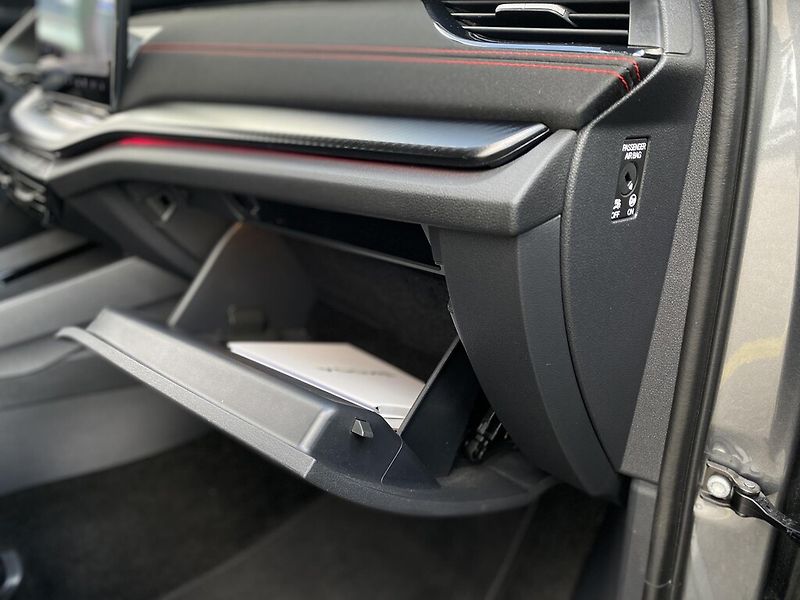 Škoda Octavia Combi 2,0 TSI 195 kW RS DSG - fotka 25 z 28