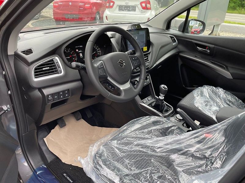Suzuki S-Cross 4x4 Premium - fotka 10 z 11
