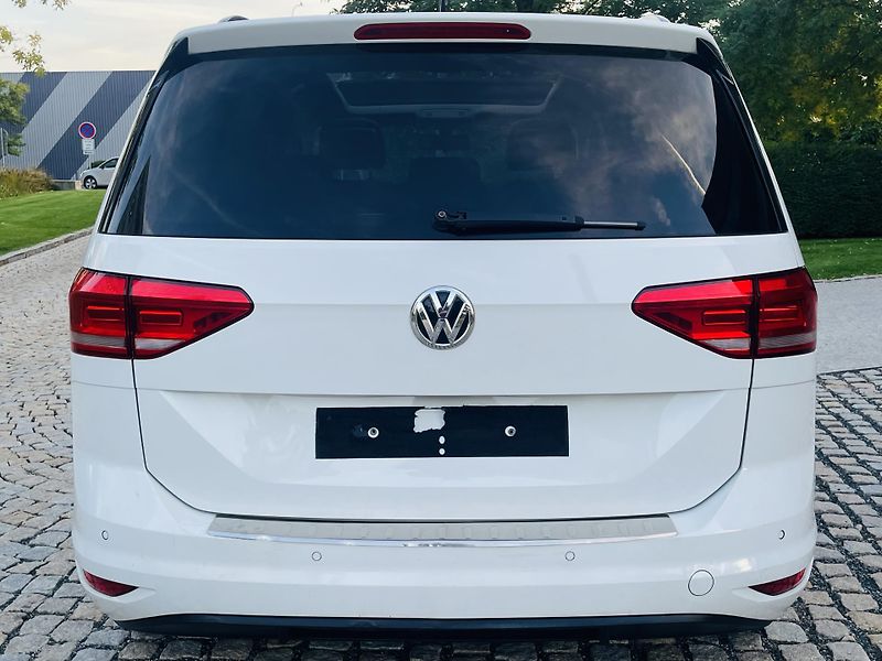 Volkswagen Touran 1.6TDI MANUÁL SERVISKA TAŽNÉ - fotka 15 z 44