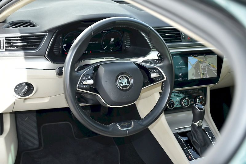 Škoda Superb (2022) L&K 2.0 TDI 110kW DSG - fotka 11 z 34