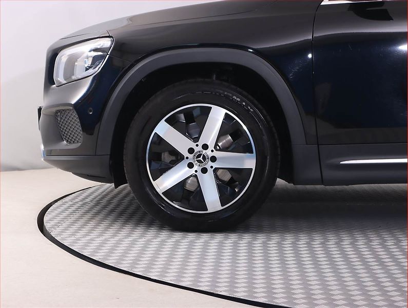 Mercedes-Benz GLB (2021) 200 d - fotka 15 z 28
