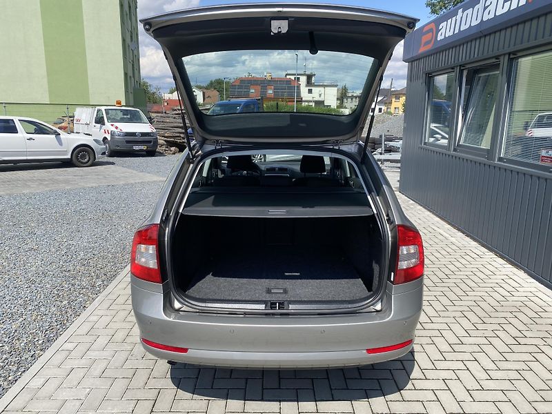 Škoda Octavia 1.6i 75kW - KLIMATIZACE - PDC - fotka 23 z 35
