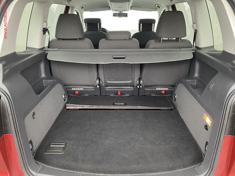 Volkswagen Touran (2011) 1.4 TSi, Highline, výhřev sed - fotka 7 z 17