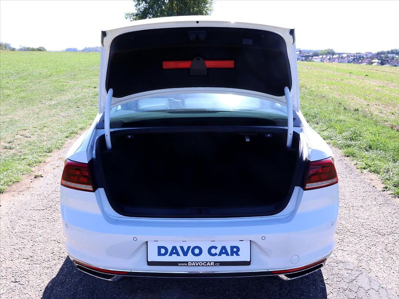 Volkswagen Passat 2.0 TDI 147kW DSG CZ Elegance - fotka 9 z 33