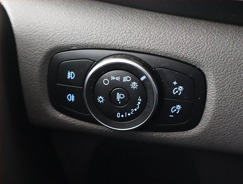 Ford Tourneo Custom (2020) Titanium 2.0 EcoBlue, ČR, DPH - fotka 17 z 20