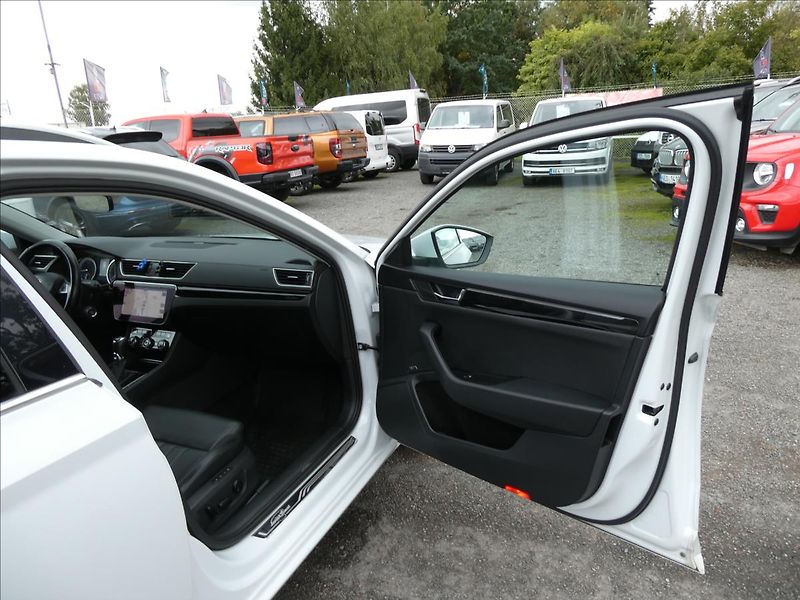 Škoda Superb 2,0 TDI 140kW 4x4 DSG Laurin&K - fotka 30 z 56