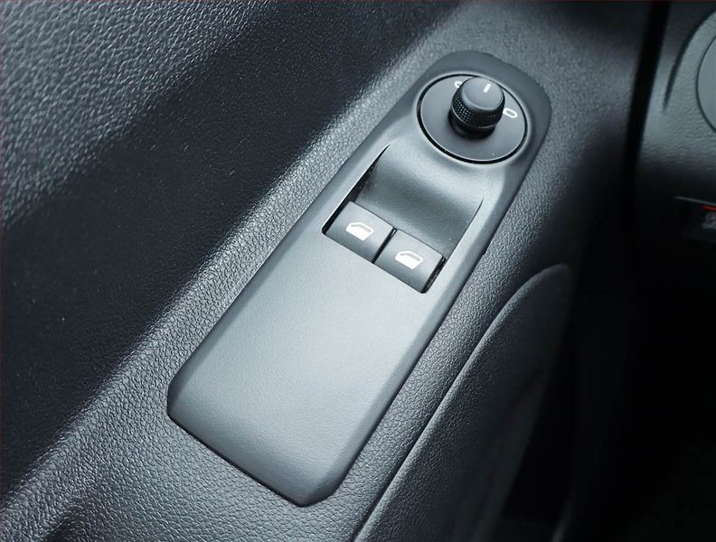 Opel Combo (2020) Edition 1.2 Turbo, 7Míst, 1Maj - fotka 16 z 18