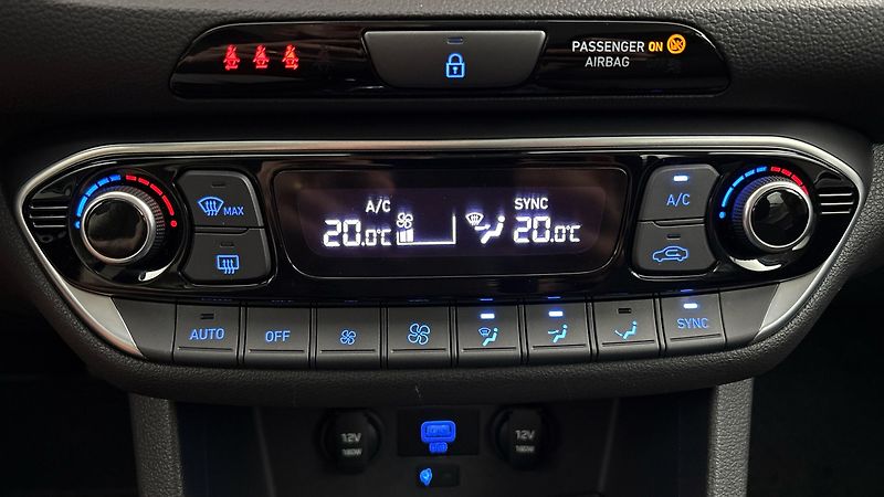 Hyundai i30 1.0 T-GDI Smart Kombi - fotka 13 z 28