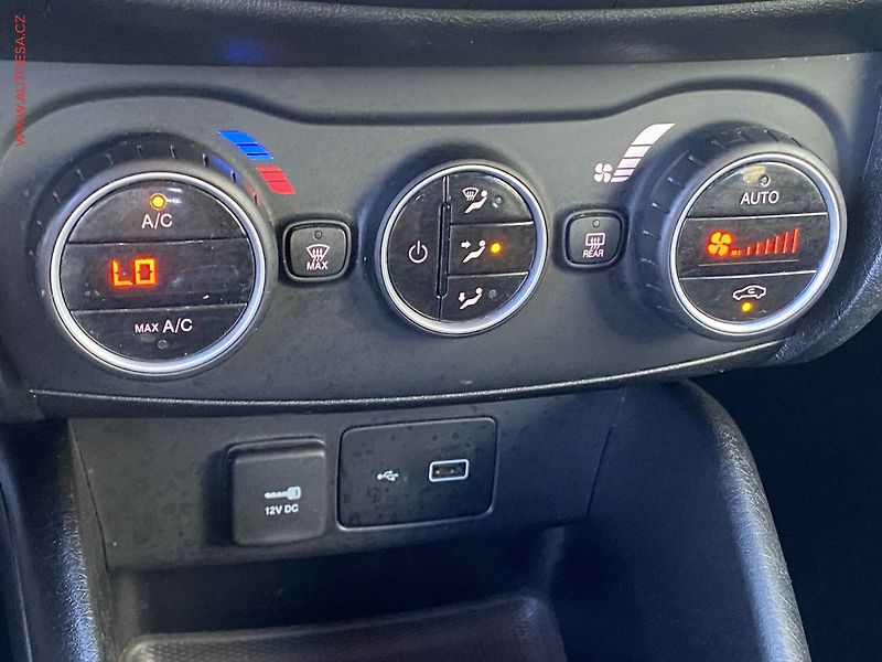 Fiat Tipo (2019) 1.4i, Lounge, navi, kamera - fotka 13 z 18