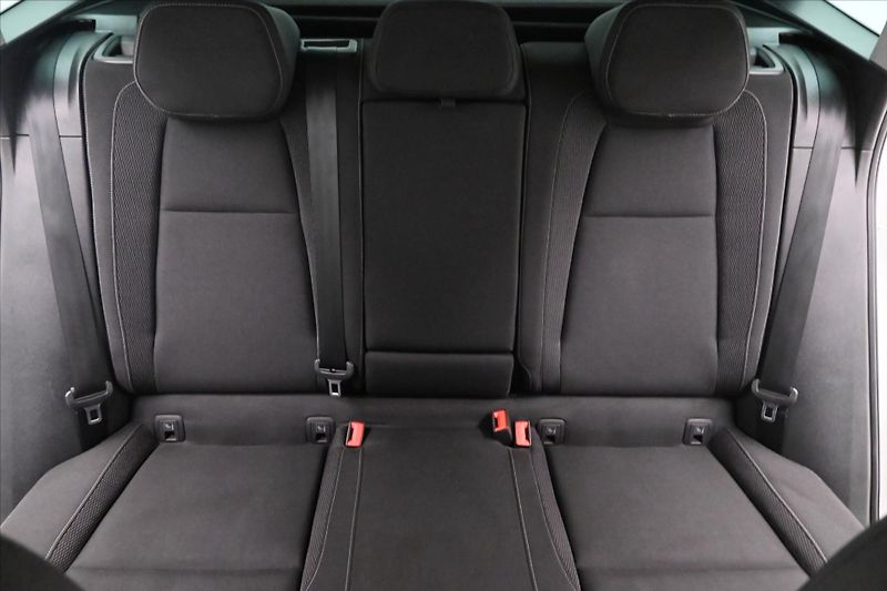 Škoda Karoq 2,0 TDI 85 KW DSG Ambiente Zár - fotka 27 z 30