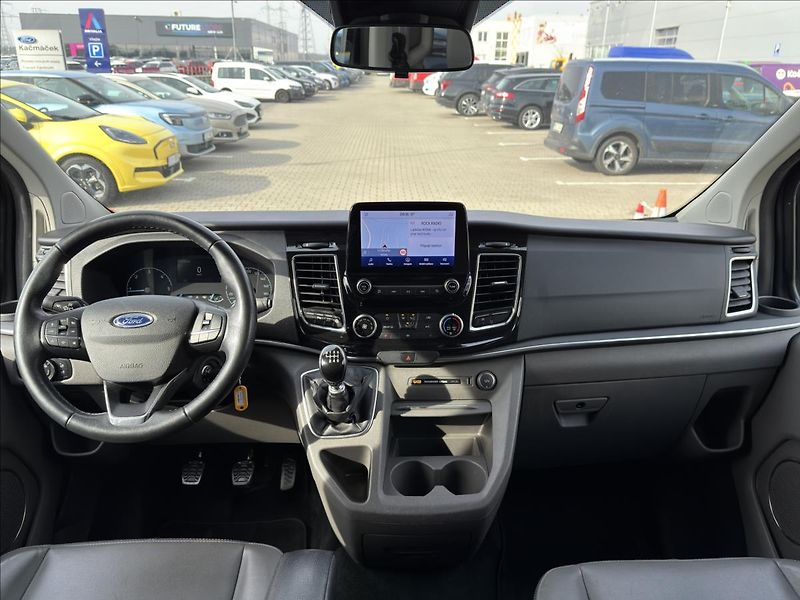 Ford Tourneo Custom 2,0 EcoBlue 136kW TitaniumX L1 - fotka 15 z 22