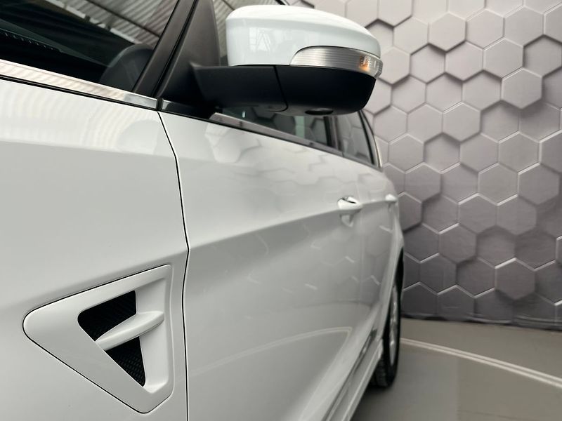 Ford S-MAX 2.5 Duratec FHEV TITANIUM - fotka 37 z 60