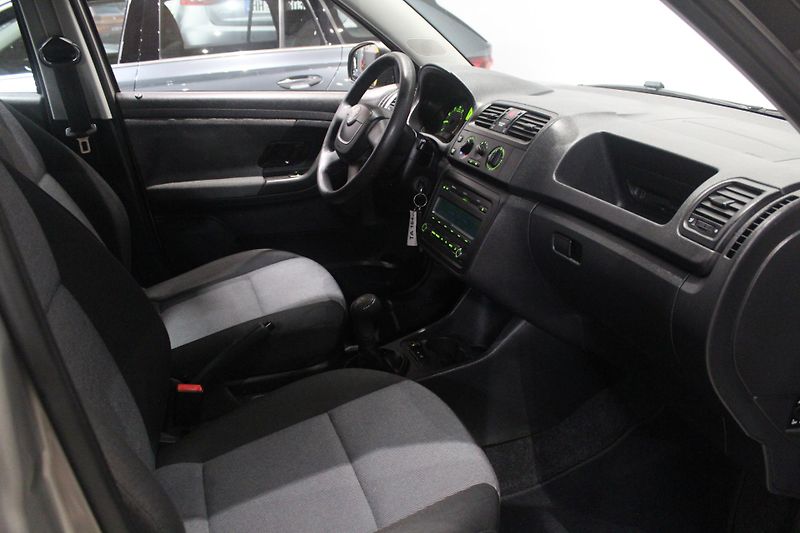 Škoda Fabia (2011) Škoda Fabia 1.2i + lpg, klima - fotka 10 z 16