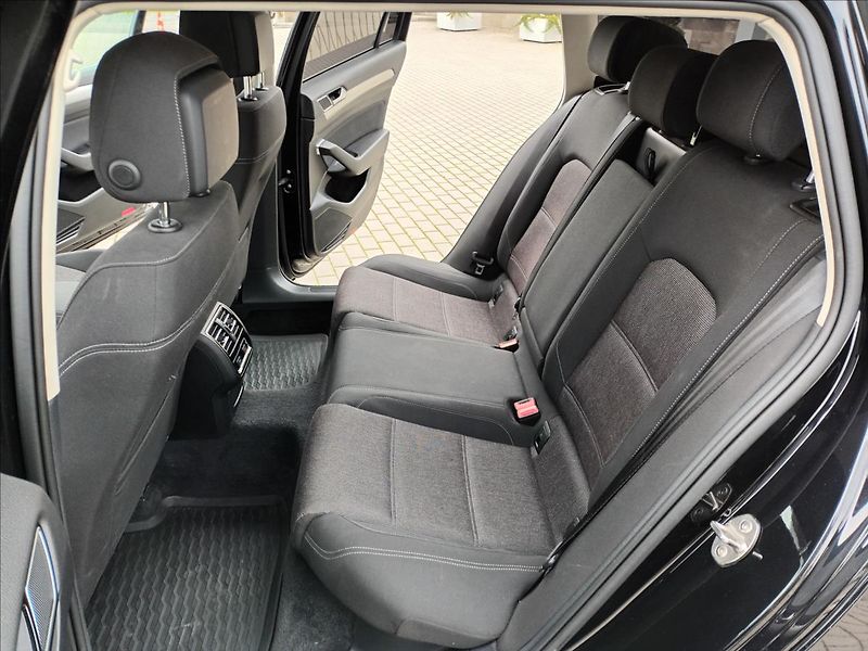 Volkswagen Passat 2,0 TDI,110KW,RADAR,LED, - fotka 17 z 47