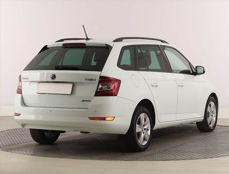 Škoda Fabia (2019) Style 1.0 TSI, Serv.kniha - fotka 5 z 23