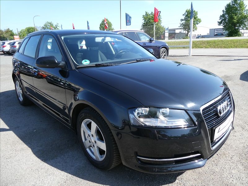 Audi A3 1,6 TDi 77kW serviska,digi.kli - fotka 1 z 47