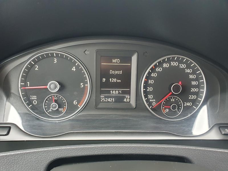Volkswagen Multivan (2011) 2L 103kw, SPLÁTKY  - fotka 15 z 29