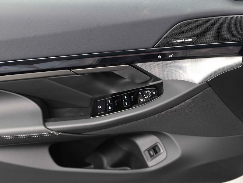 BMW Řada 5 540d xDrive Touring - fotka 17 z 22