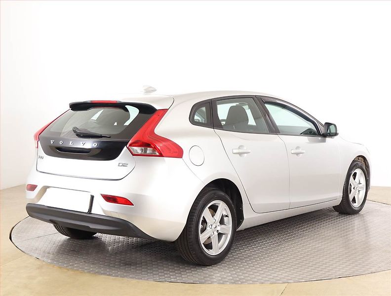 Volvo V40 (2016) 2.0 D2, Serv.kniha - fotka 5 z 16