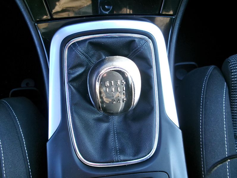 Opel Insignia (2010) 2.0 CDTi - ZADÁNO - fotka 22 z 31