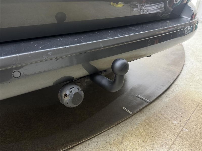 Volkswagen Caravelle 2,0 110kW DSG NZTOP LONG TZ - fotka 36 z 39
